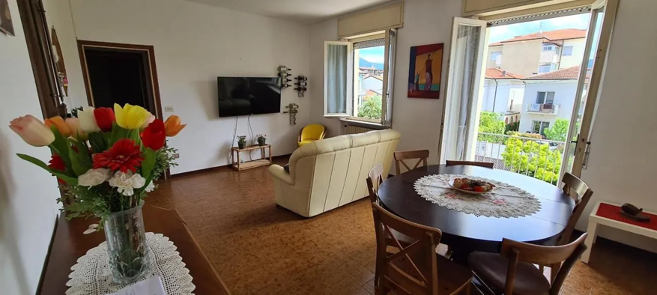 Apartment Appartamento Per Le Vacanze Vicino Al Mare, In Zona Centrale! Viareggio