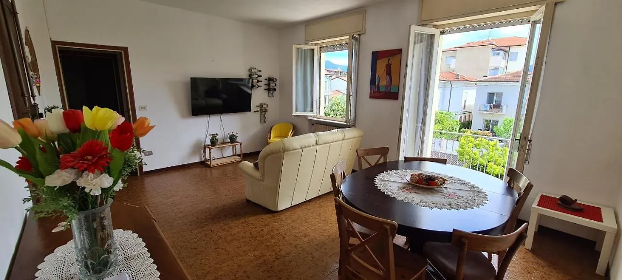 Appartamento Per Le Vacanze Vicino Al Mare, In Zona Centrale! Viareggio Italy