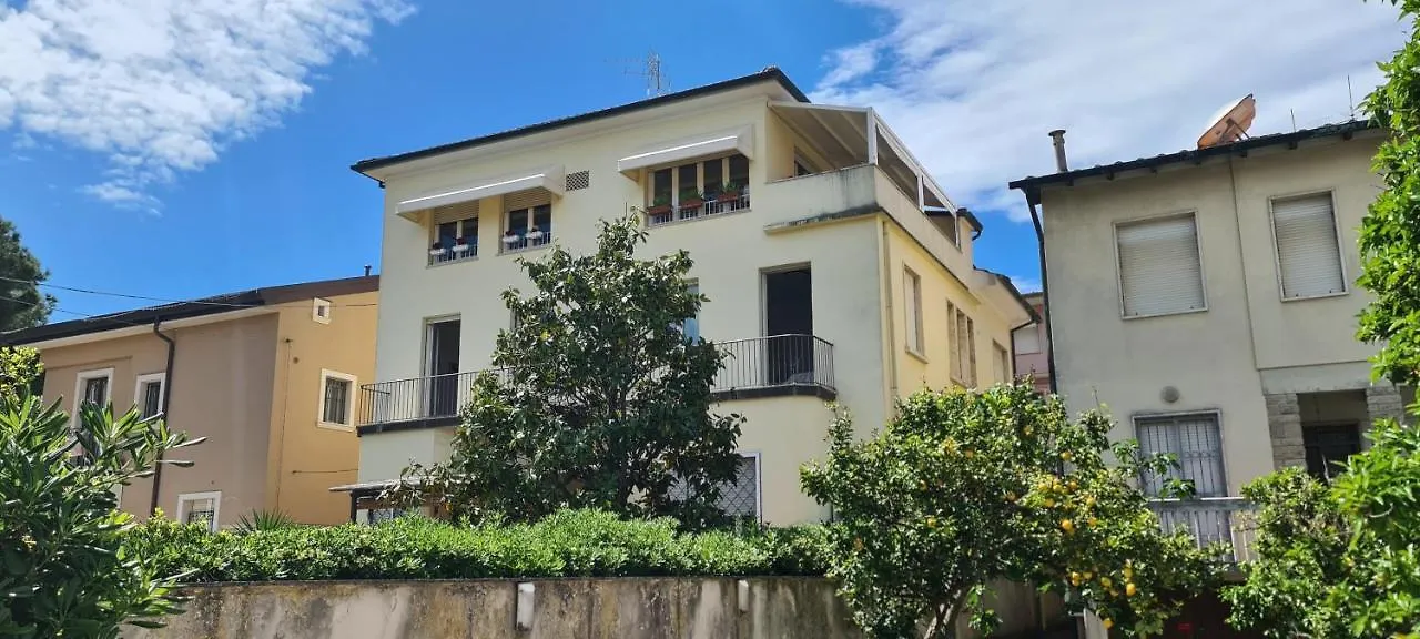 Appartamento Per Le Vacanze Vicino Al Mare, In Zona Centrale! Viareggio